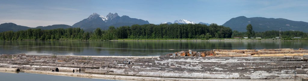 Panoramic photo of Golden Ears Mountains seen from Brae Island